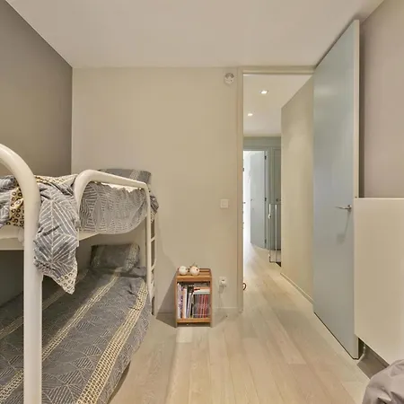 Апартаменты Duplex In Steps From Seafront *