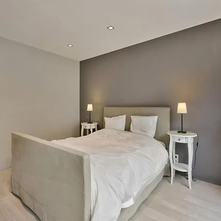 Duplex In Steps From Seafront Апартаменты *