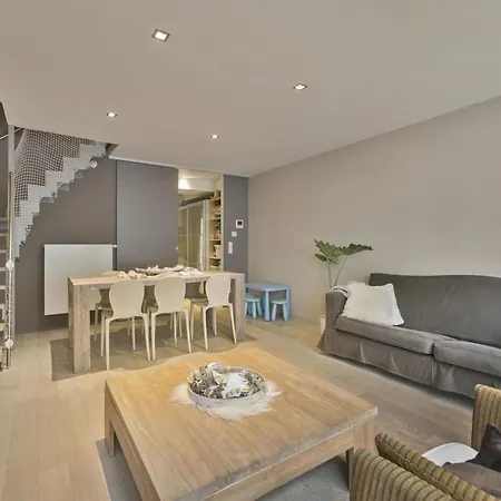 Duplex In Steps From Seafront Blankenberge