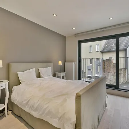 Duplex In Steps From Seafront شقة